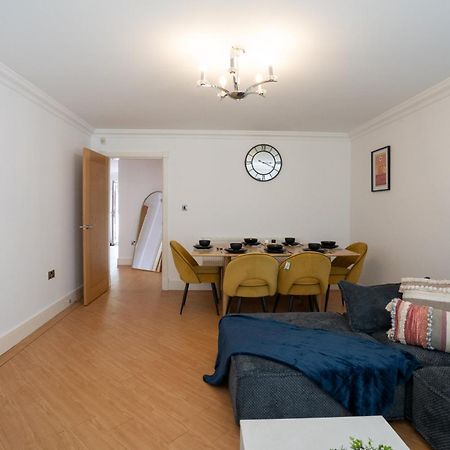 말스톤그린 Emirates House, Luxe 5 Bed, With King Sized Beds, Next To Aiport & Nec, Jlr 5 Mins 빌라 외부 사진
