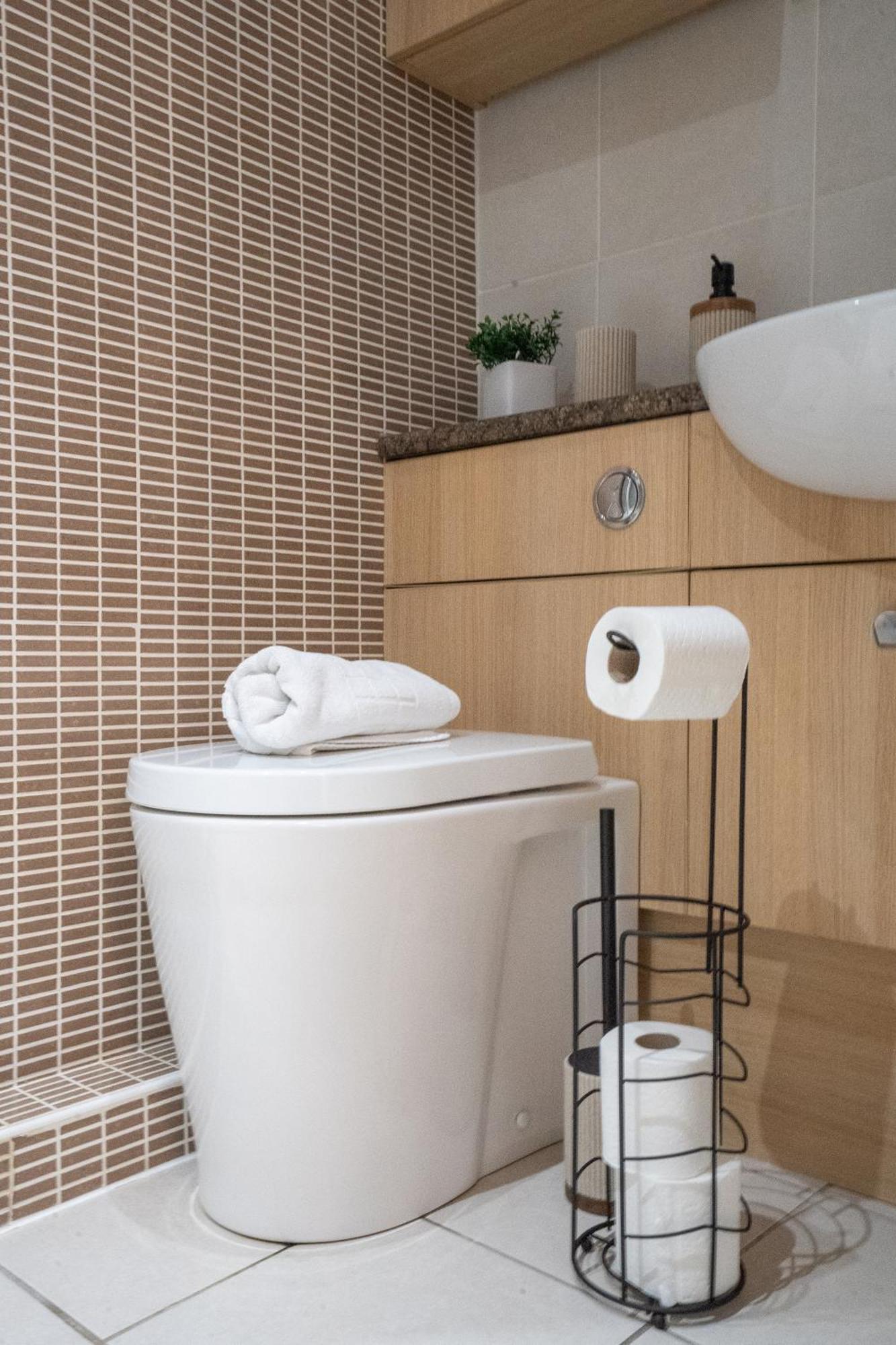 말스톤그린 Emirates House, Luxe 5 Bed, With King Sized Beds, Next To Aiport & Nec, Jlr 5 Mins 빌라 외부 사진
