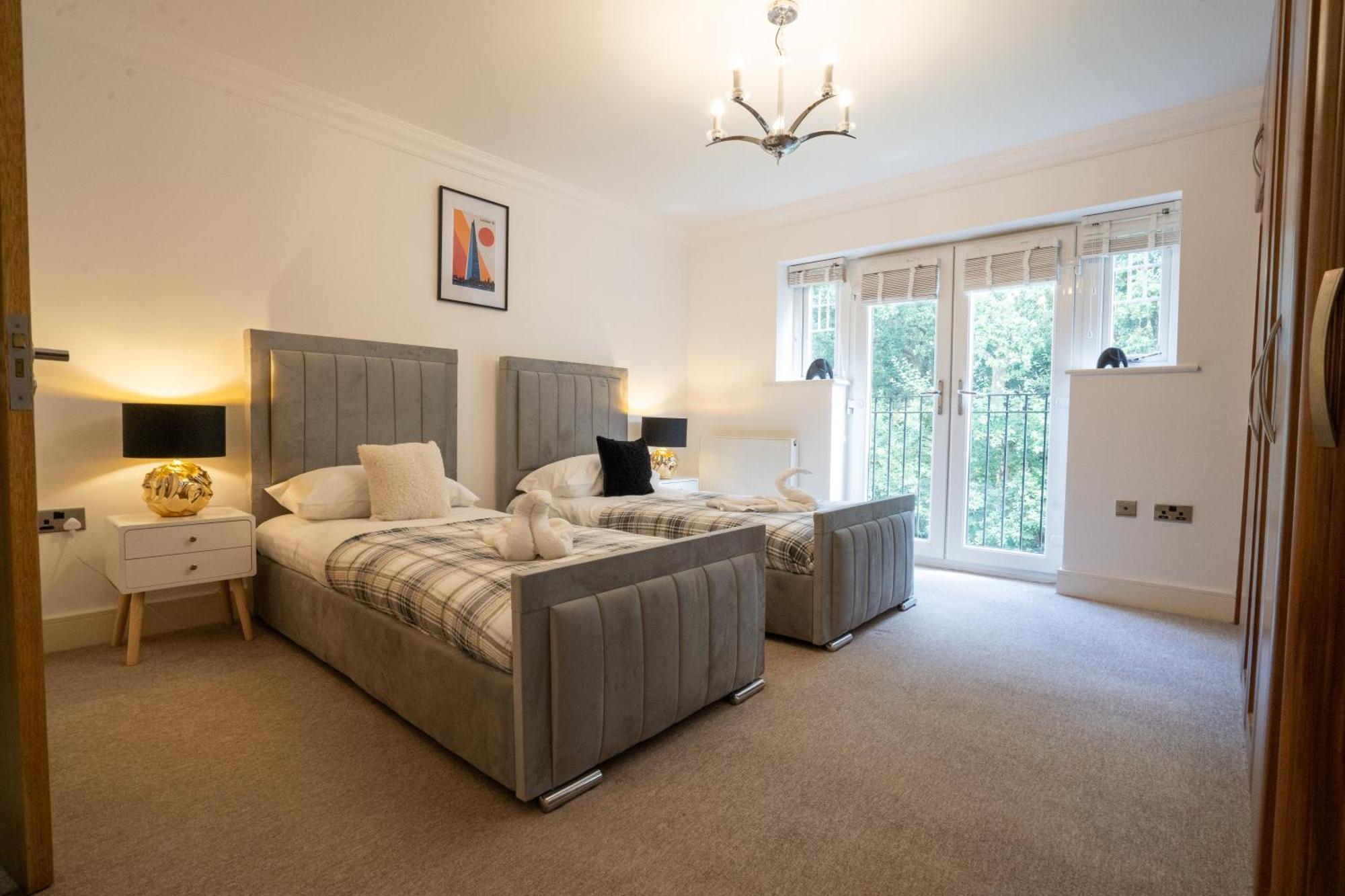 말스톤그린 Emirates House, Luxe 5 Bed, With King Sized Beds, Next To Aiport & Nec, Jlr 5 Mins 빌라 외부 사진