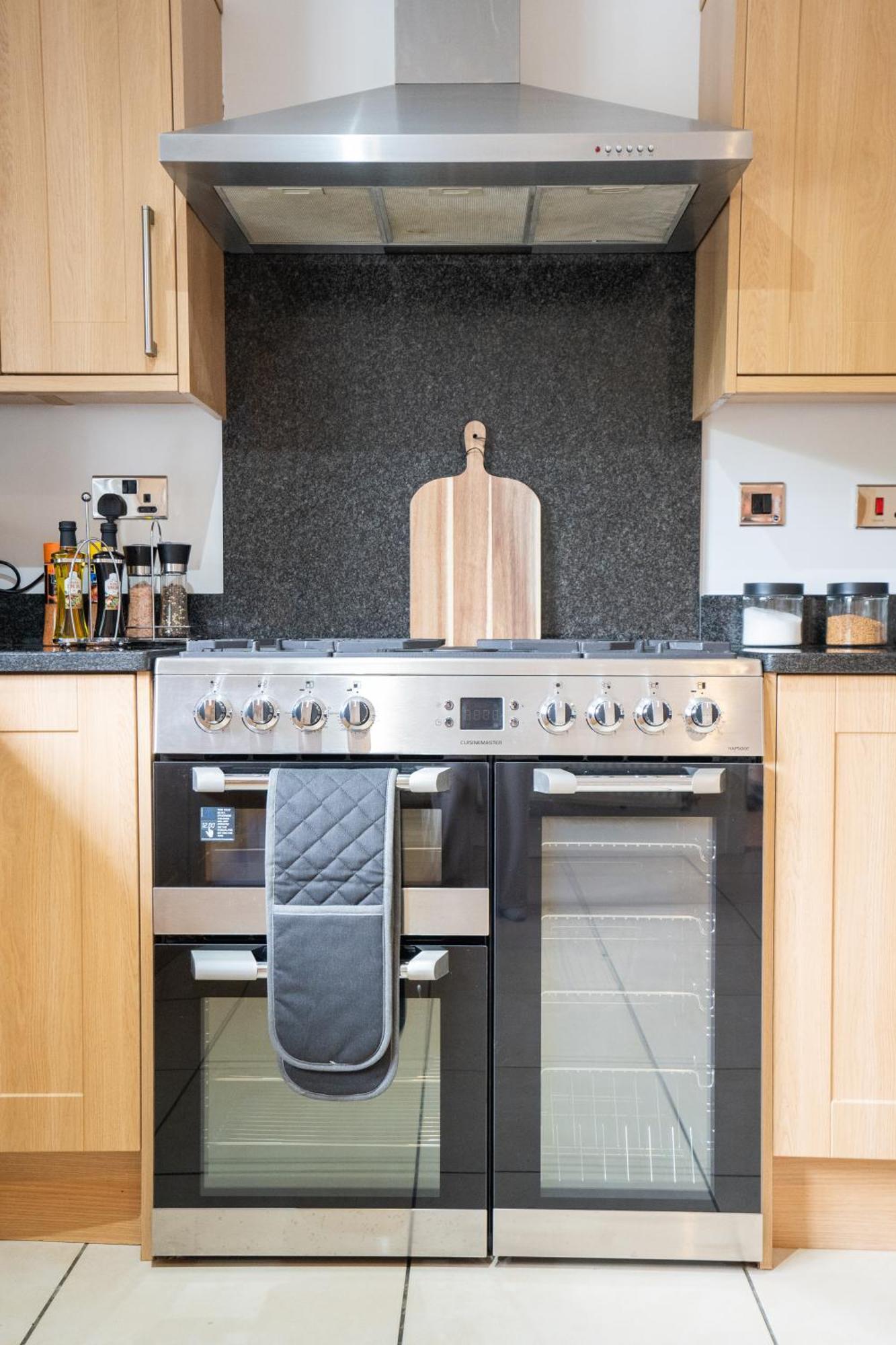 말스톤그린 Emirates House, Luxe 5 Bed, With King Sized Beds, Next To Aiport & Nec, Jlr 5 Mins 빌라 외부 사진
