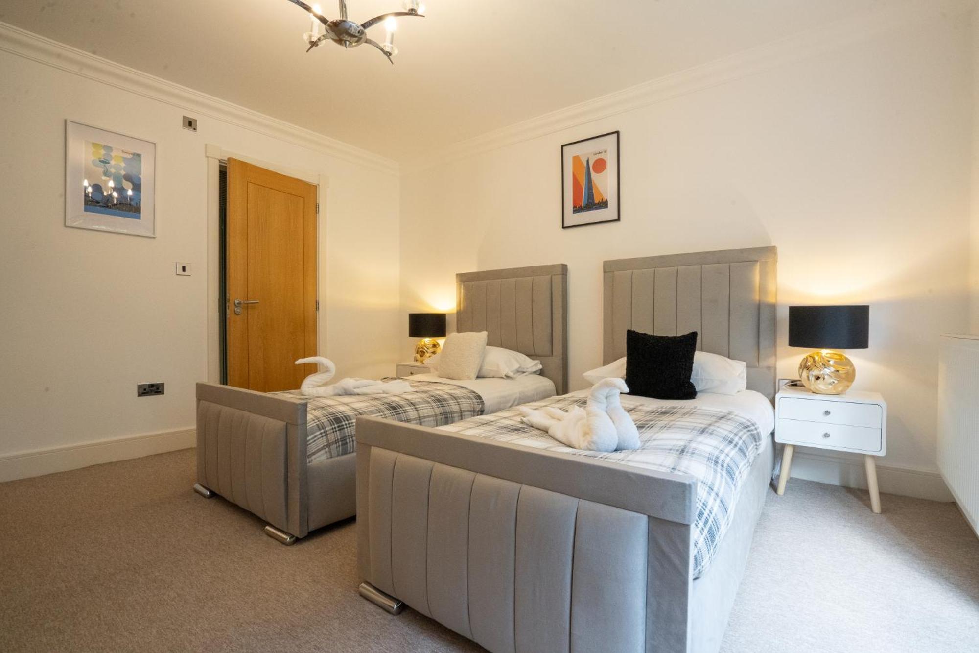 말스톤그린 Emirates House, Luxe 5 Bed, With King Sized Beds, Next To Aiport & Nec, Jlr 5 Mins 빌라 외부 사진