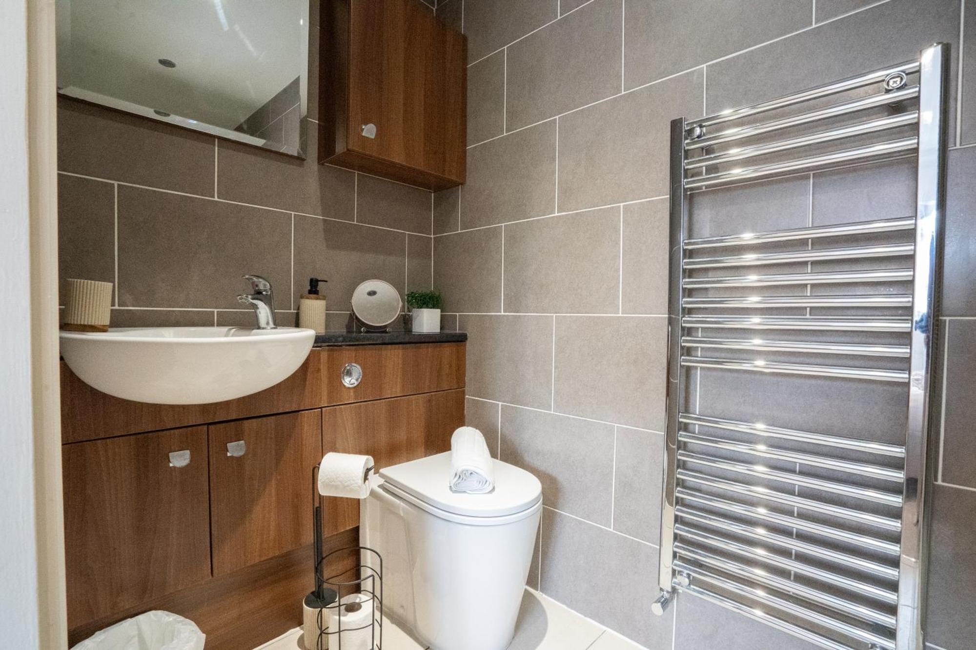 말스톤그린 Emirates House, Luxe 5 Bed, With King Sized Beds, Next To Aiport & Nec, Jlr 5 Mins 빌라 외부 사진