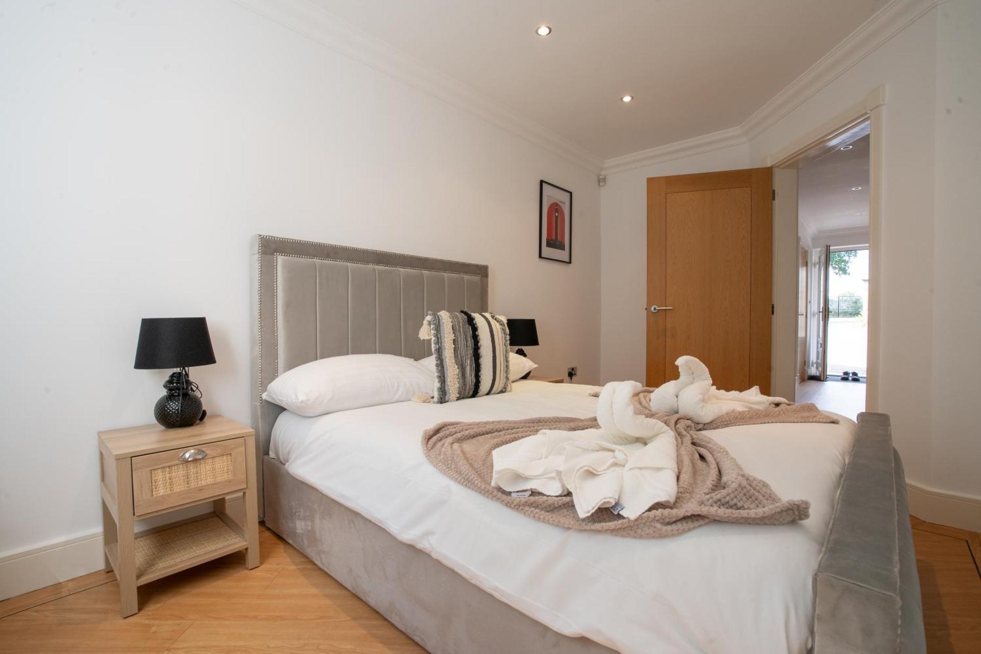 말스톤그린 Emirates House, Luxe 5 Bed, With King Sized Beds, Next To Aiport & Nec, Jlr 5 Mins 빌라 외부 사진
