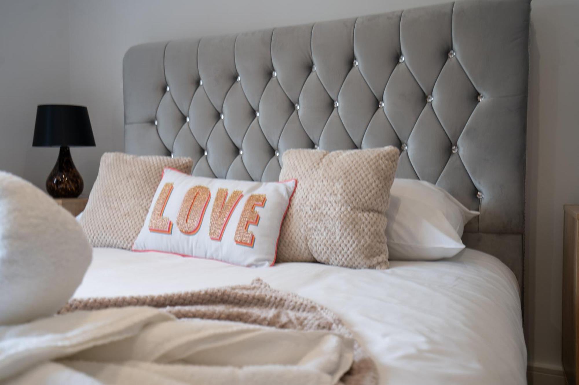 말스톤그린 Emirates House, Luxe 5 Bed, With King Sized Beds, Next To Aiport & Nec, Jlr 5 Mins 빌라 외부 사진
