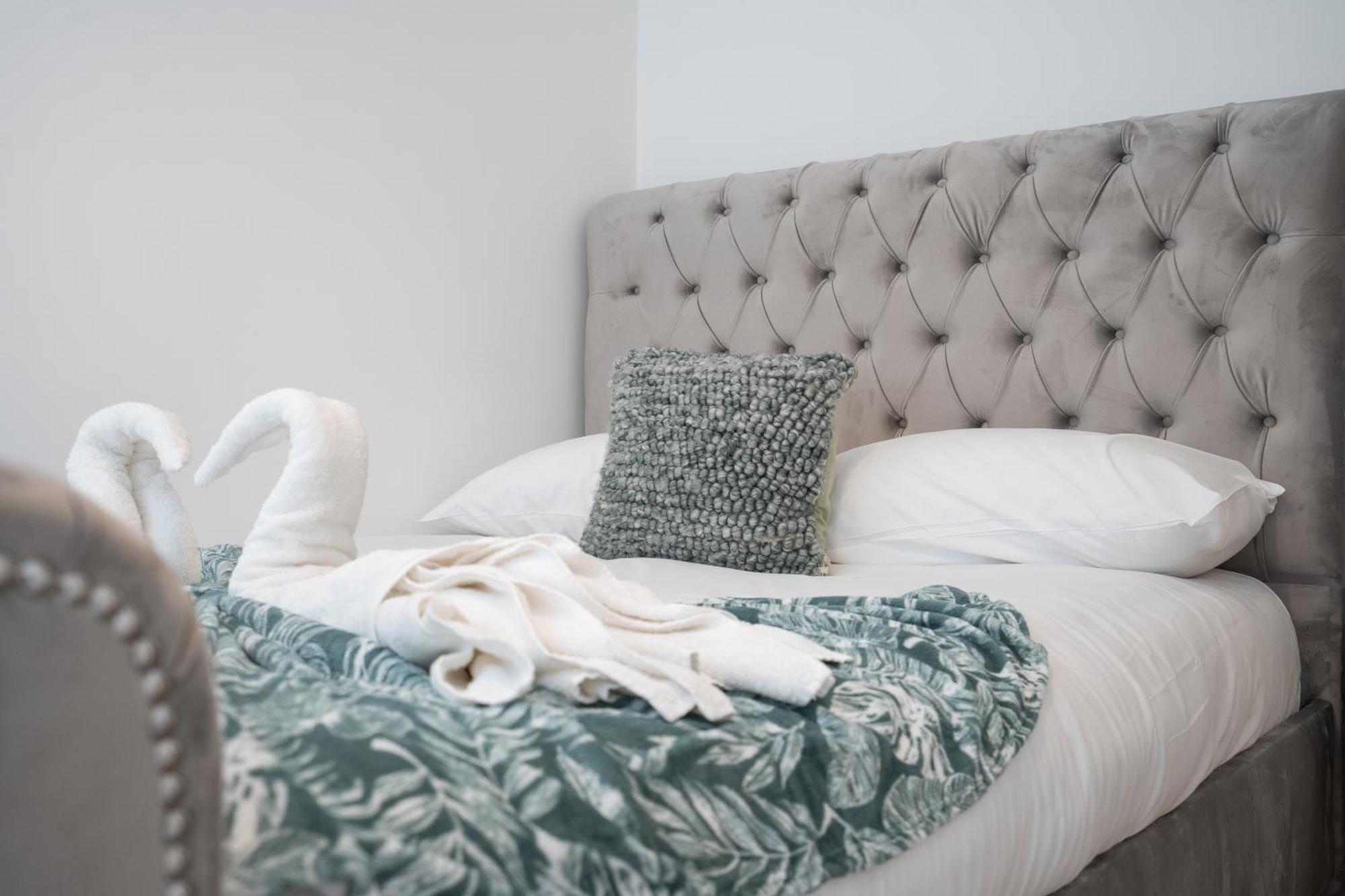 말스톤그린 Emirates House, Luxe 5 Bed, With King Sized Beds, Next To Aiport & Nec, Jlr 5 Mins 빌라 외부 사진
