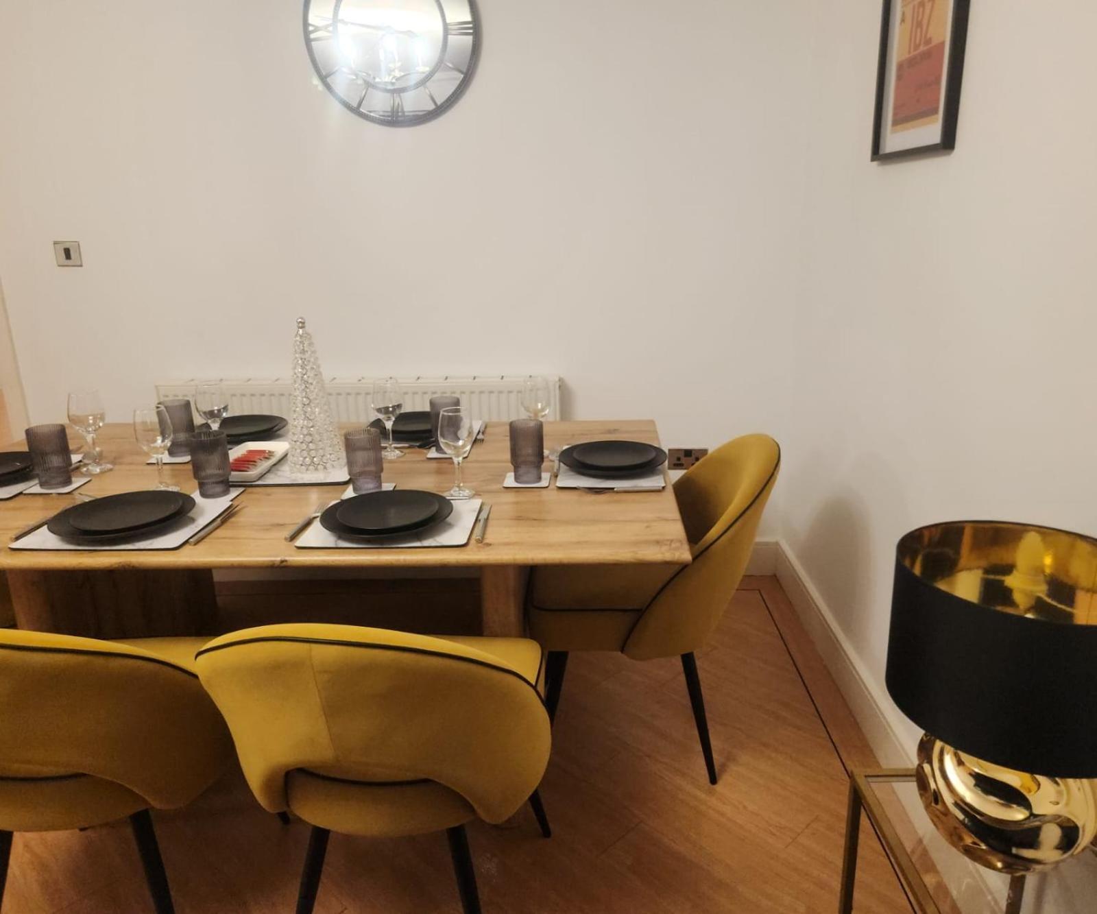 말스톤그린 Emirates House, Luxe 5 Bed, With King Sized Beds, Next To Aiport & Nec, Jlr 5 Mins 빌라 외부 사진