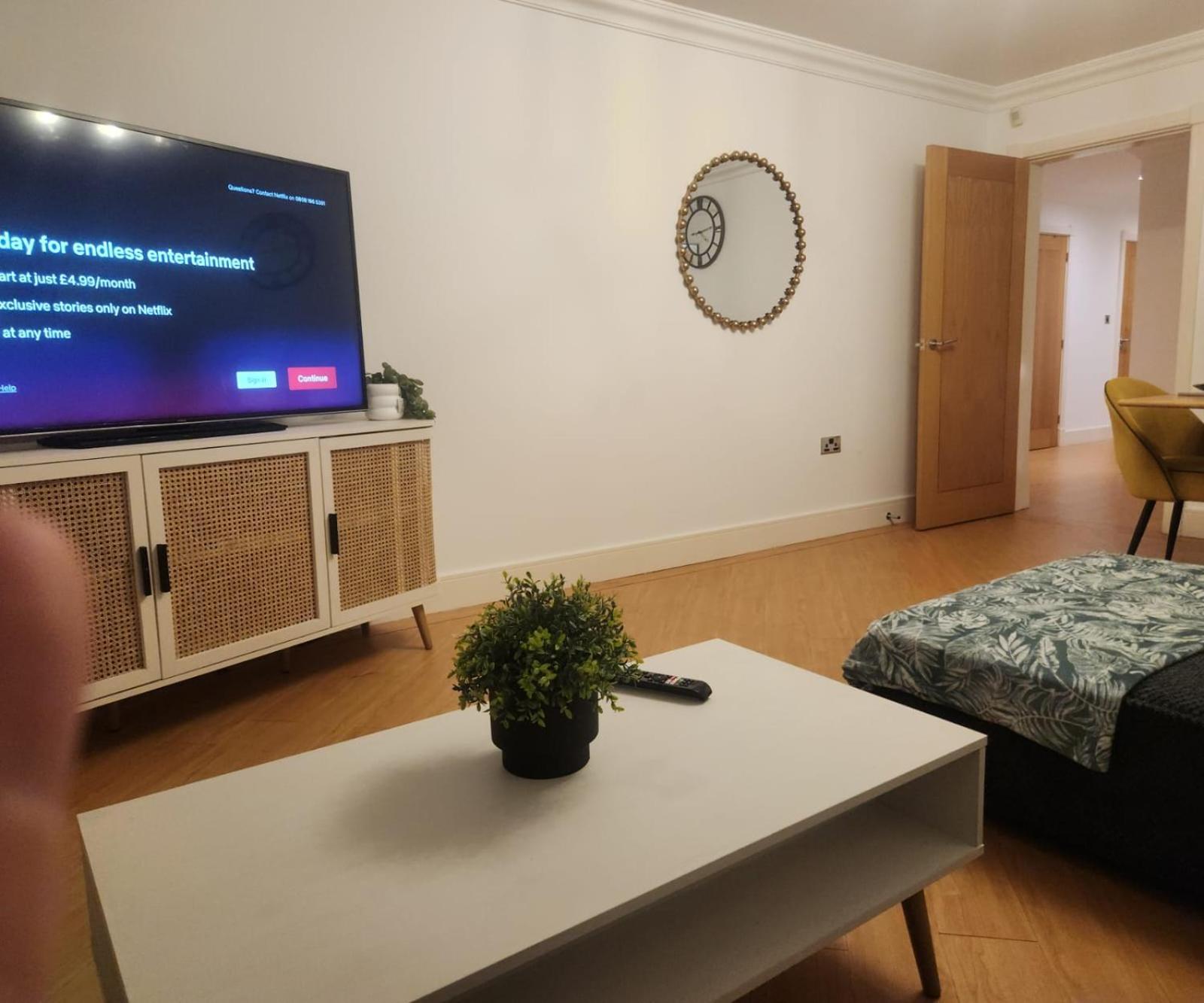 말스톤그린 Emirates House, Luxe 5 Bed, With King Sized Beds, Next To Aiport & Nec, Jlr 5 Mins 빌라 외부 사진