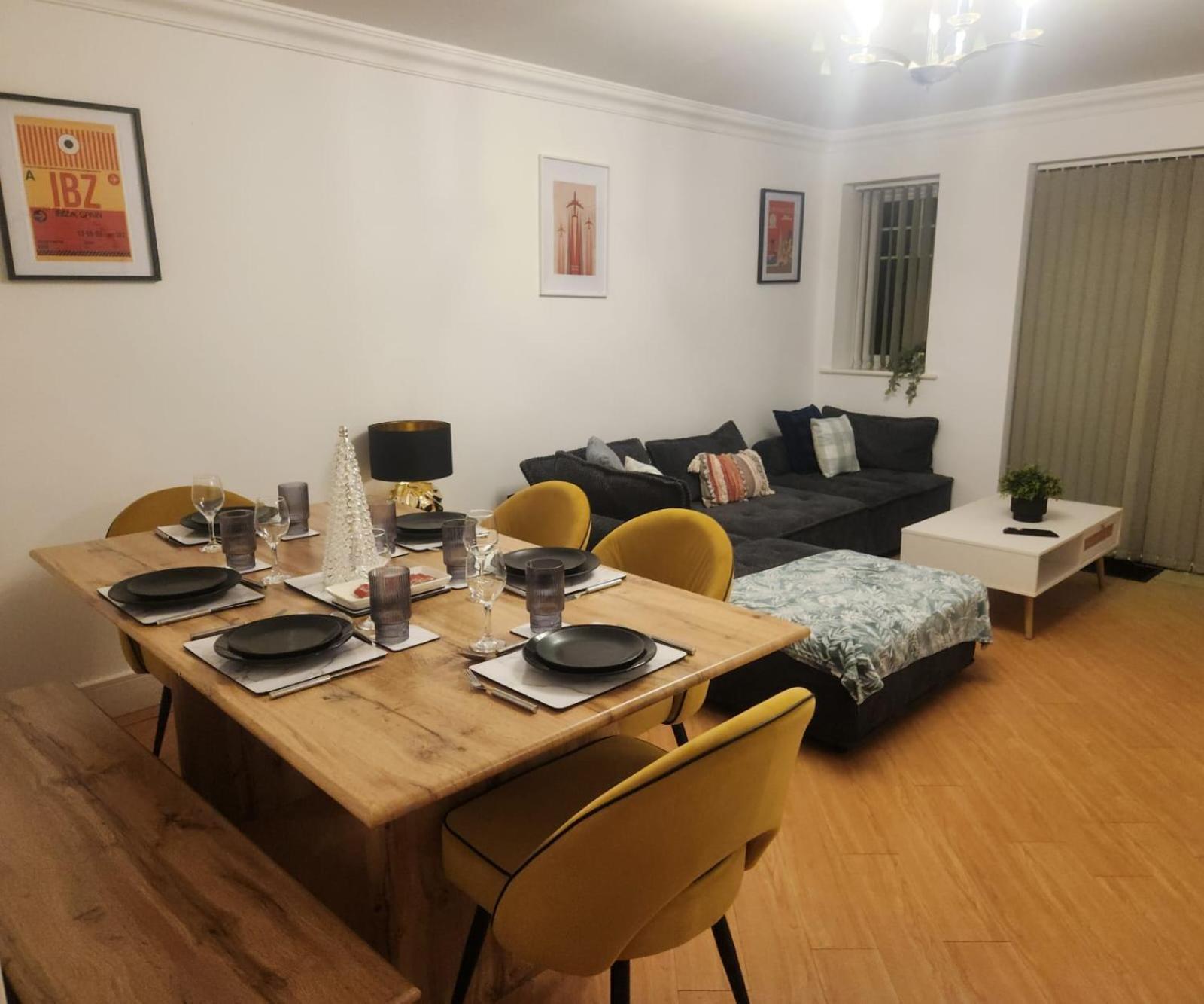 말스톤그린 Emirates House, Luxe 5 Bed, With King Sized Beds, Next To Aiport & Nec, Jlr 5 Mins 빌라 외부 사진