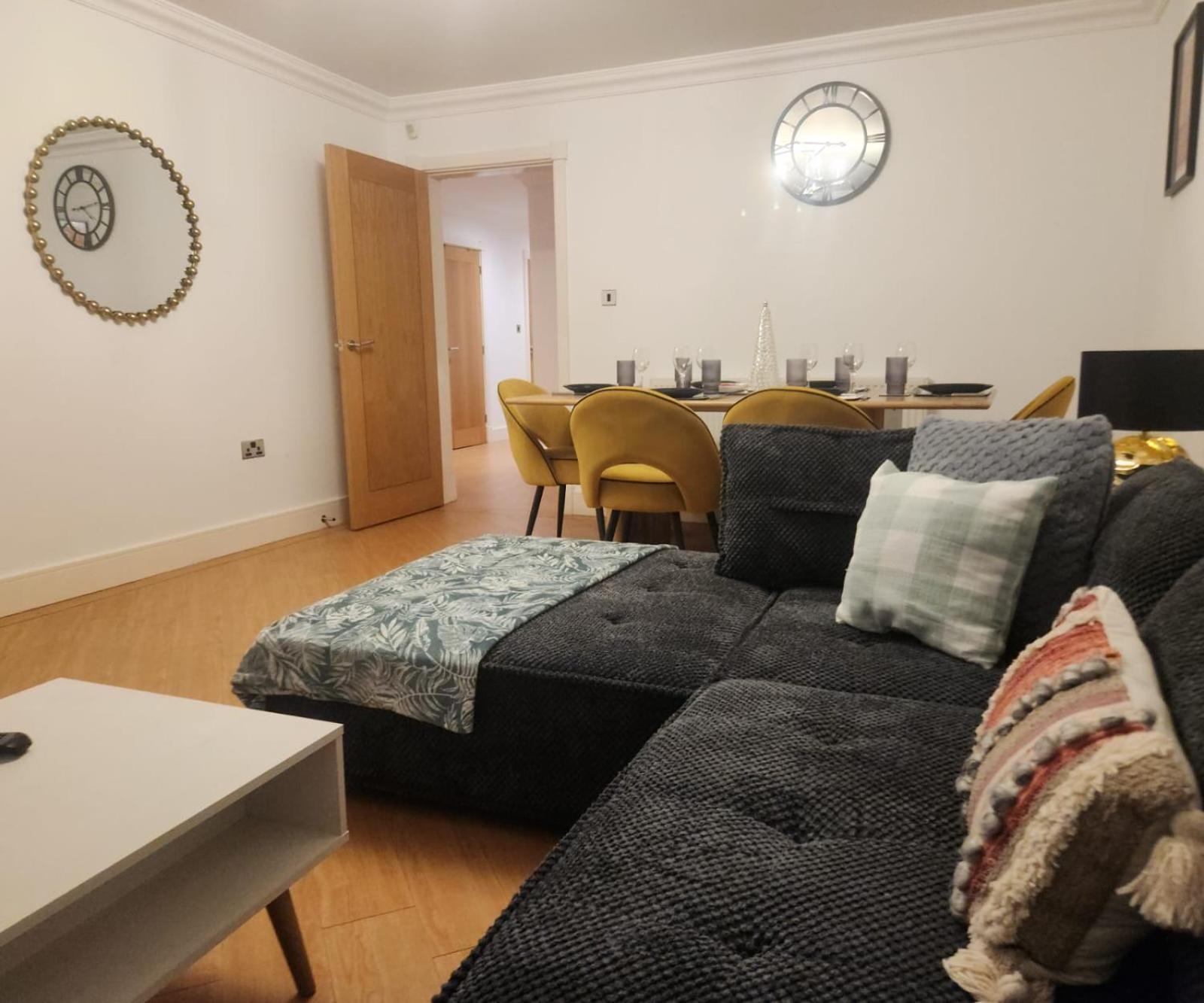 말스톤그린 Emirates House, Luxe 5 Bed, With King Sized Beds, Next To Aiport & Nec, Jlr 5 Mins 빌라 외부 사진