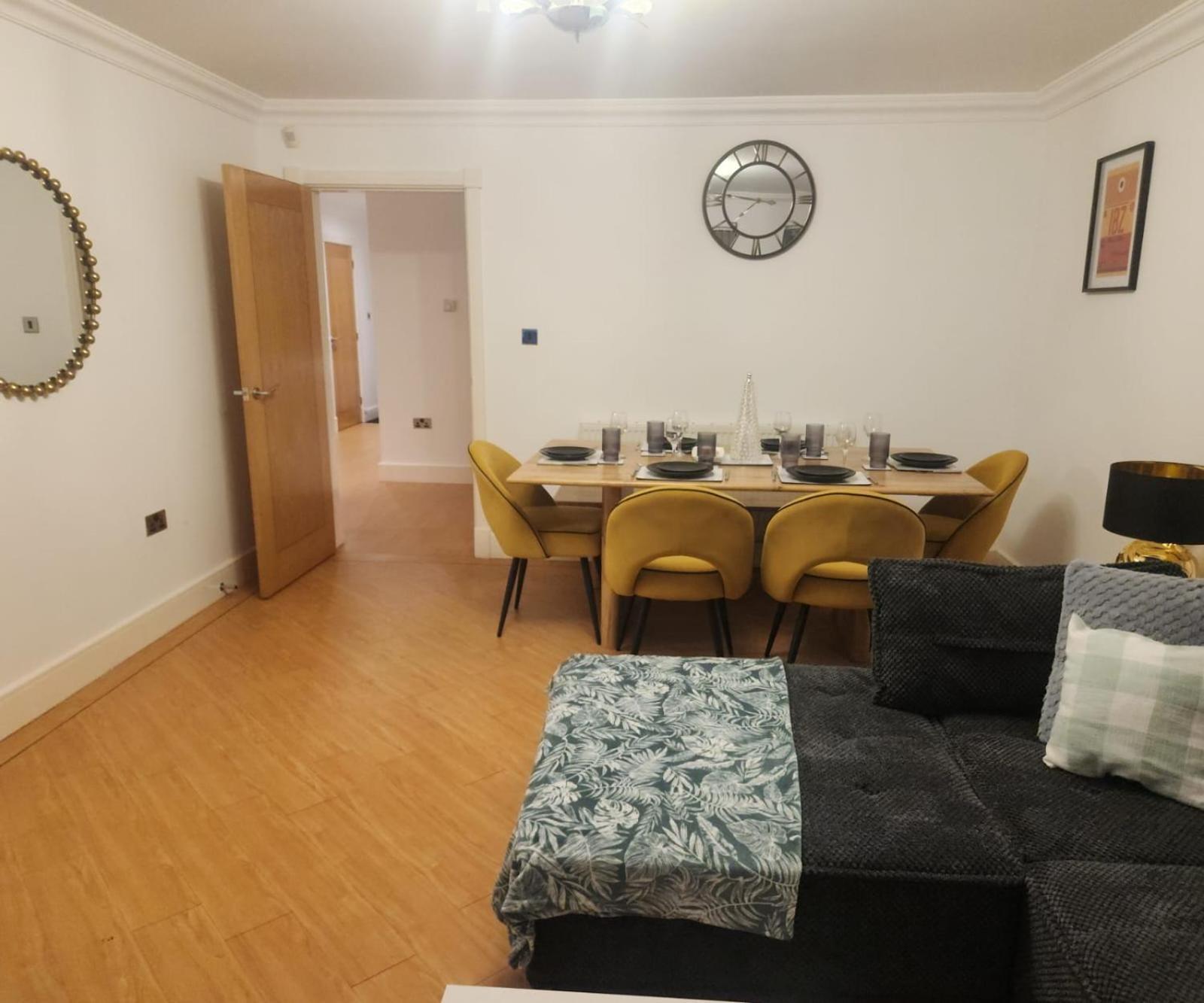 말스톤그린 Emirates House, Luxe 5 Bed, With King Sized Beds, Next To Aiport & Nec, Jlr 5 Mins 빌라 외부 사진