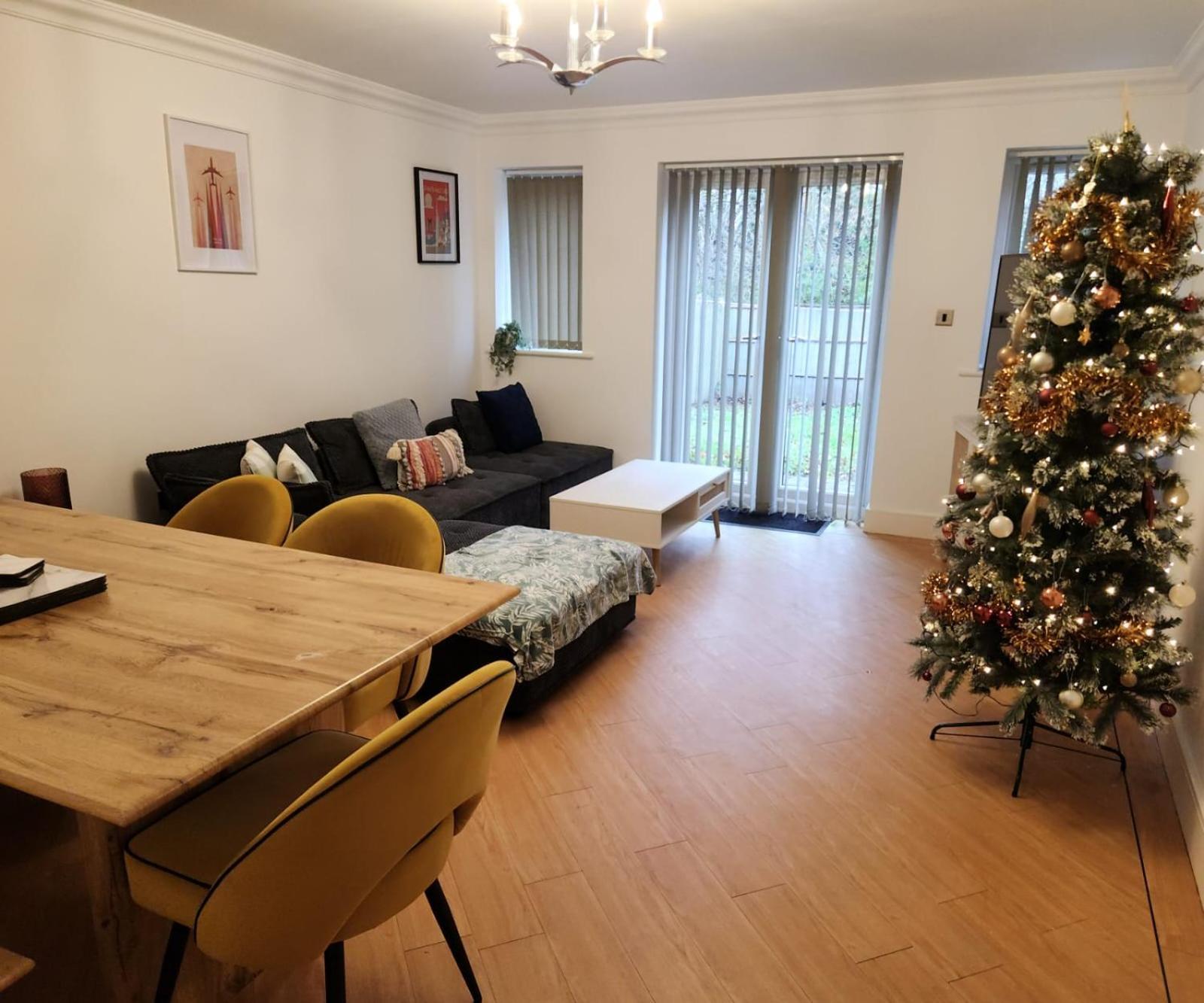 말스톤그린 Emirates House, Luxe 5 Bed, With King Sized Beds, Next To Aiport & Nec, Jlr 5 Mins 빌라 외부 사진